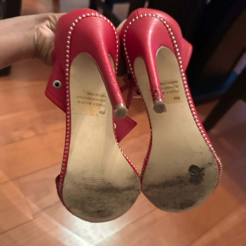 Red Heels - Picture 5 of 5